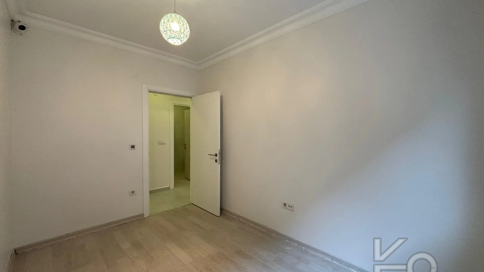 Laci̇vert Cadde Kozyataği 3+1 Balkonlu 92m² Net