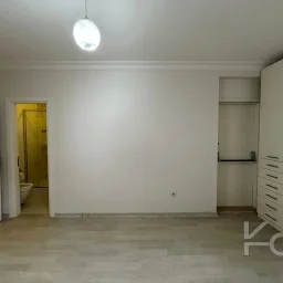 Laci̇vert Cadde Kozyataği 3+1 Balkonlu 92m² Net