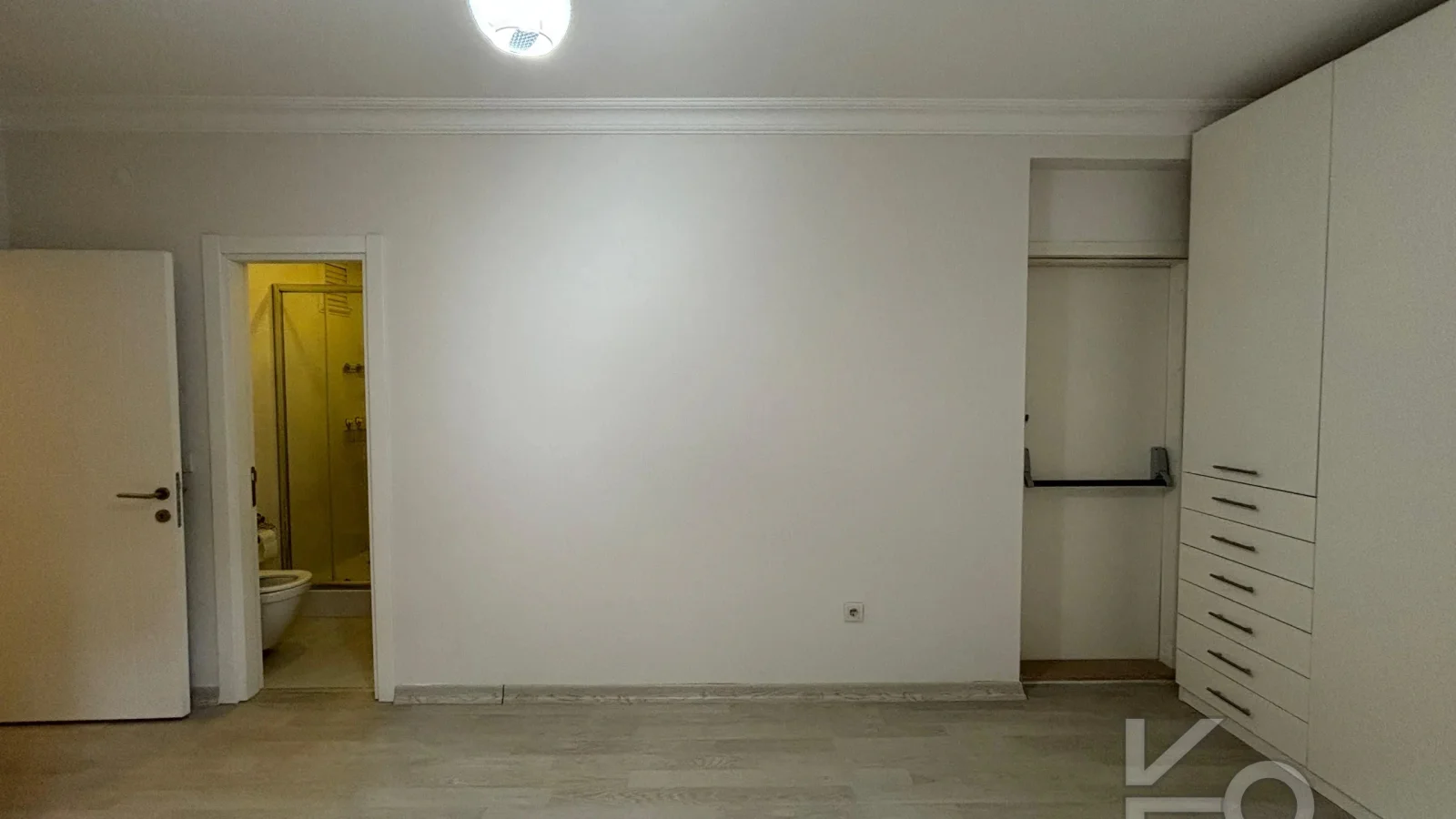 Laci̇vert Cadde Kozyataği 3+1 Balkonlu 92m² Net