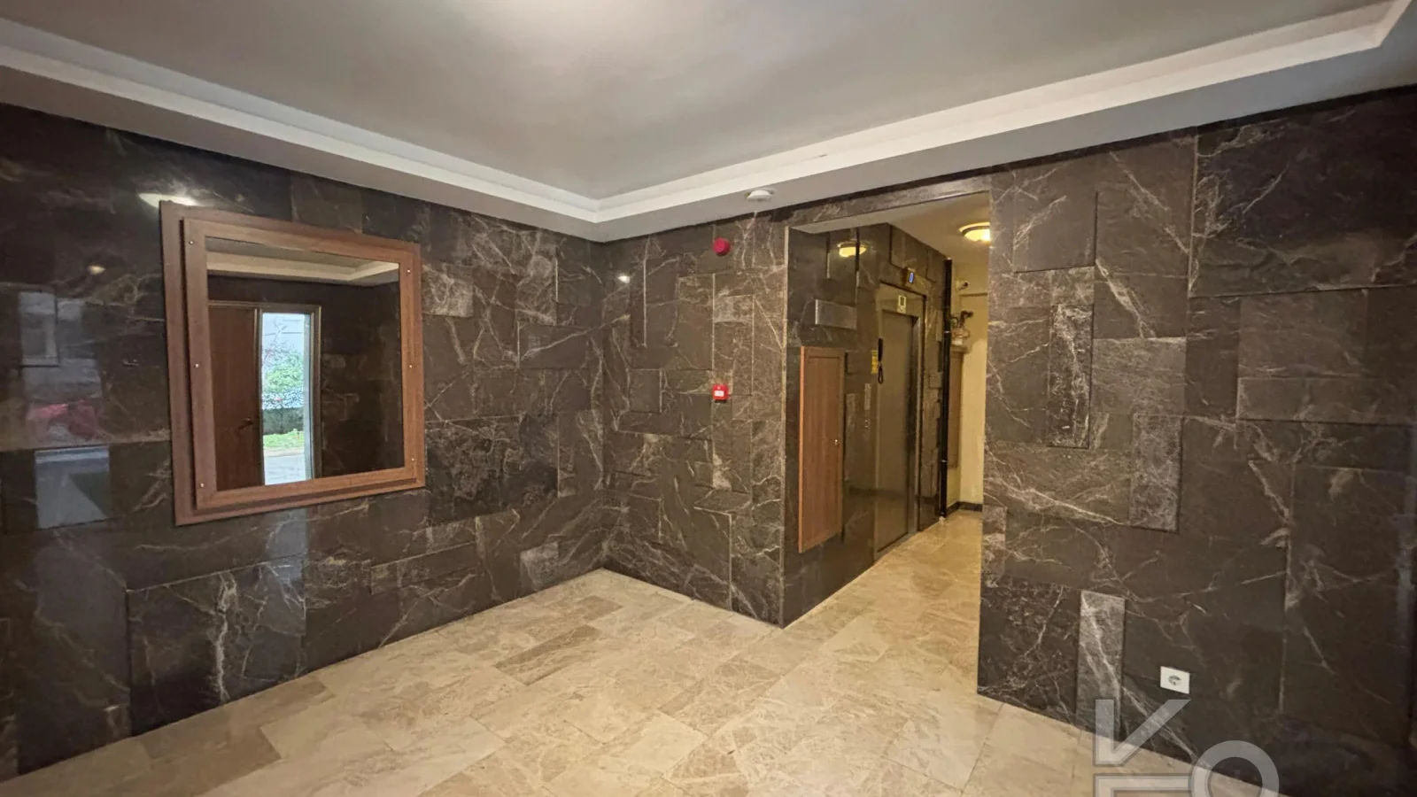 Laci̇vert Cadde Kozyataği 3+1 Balkonlu 92m² Net