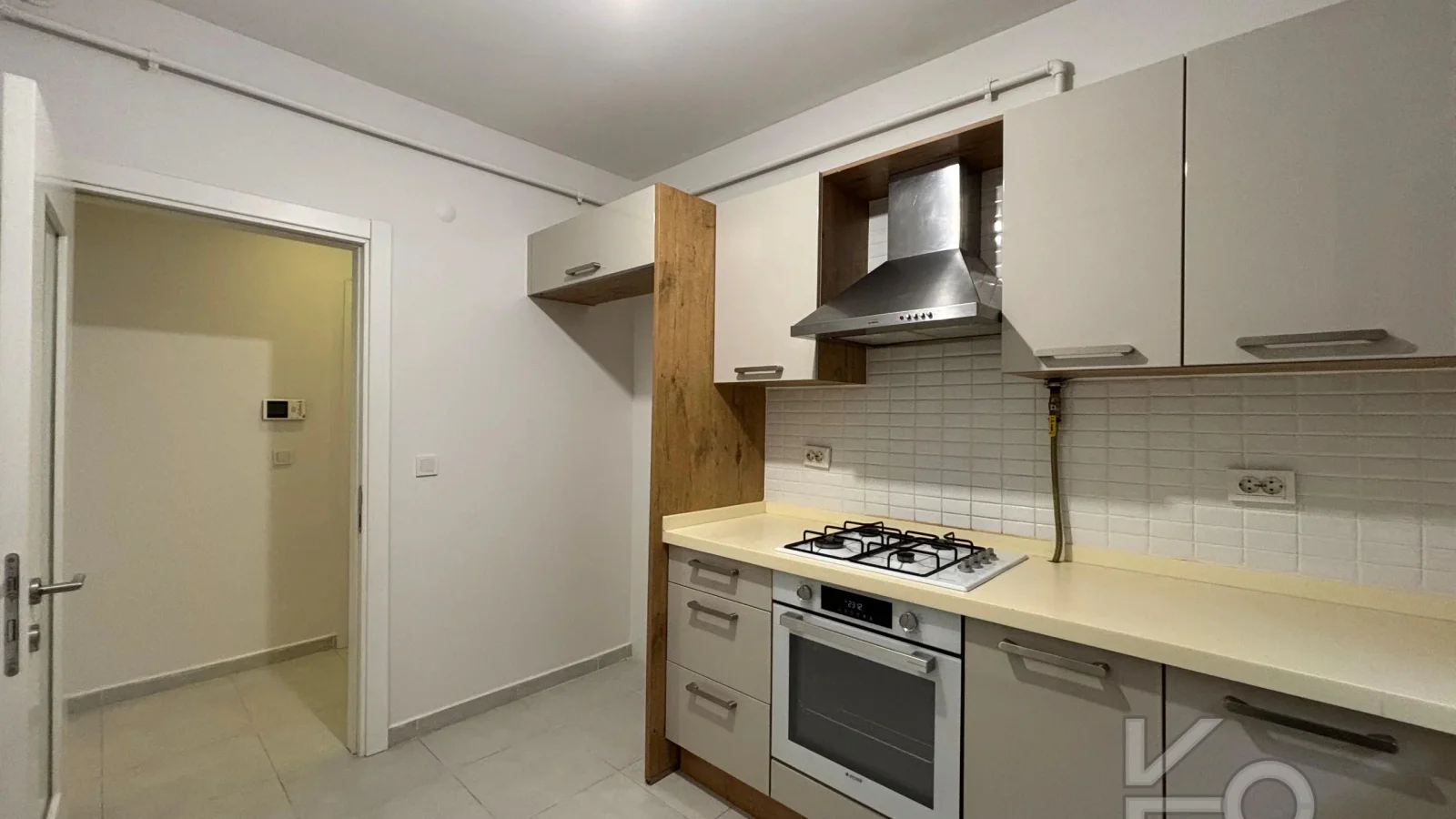 Laci̇vert Cadde Kozyataği 3+1 Balkonlu 92m² Net
