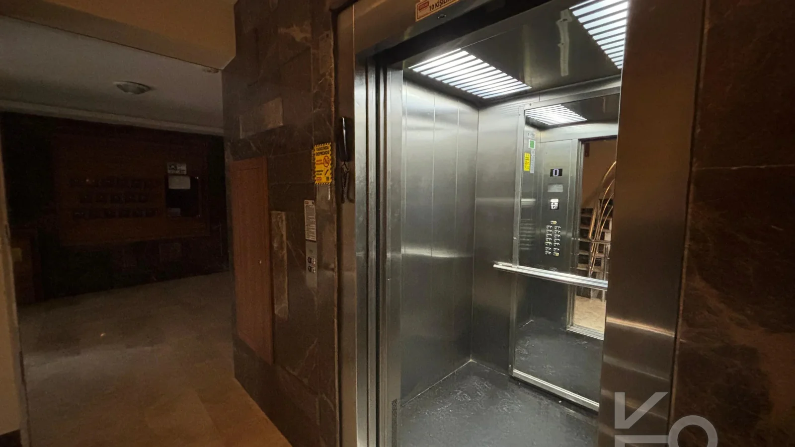 Laci̇vert Cadde Kozyataği 3+1 Balkonlu 92m² Net