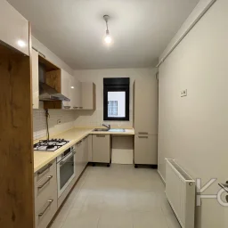 Laci̇vert Cadde Kozyataği 3+1 Balkonlu 92m² Net