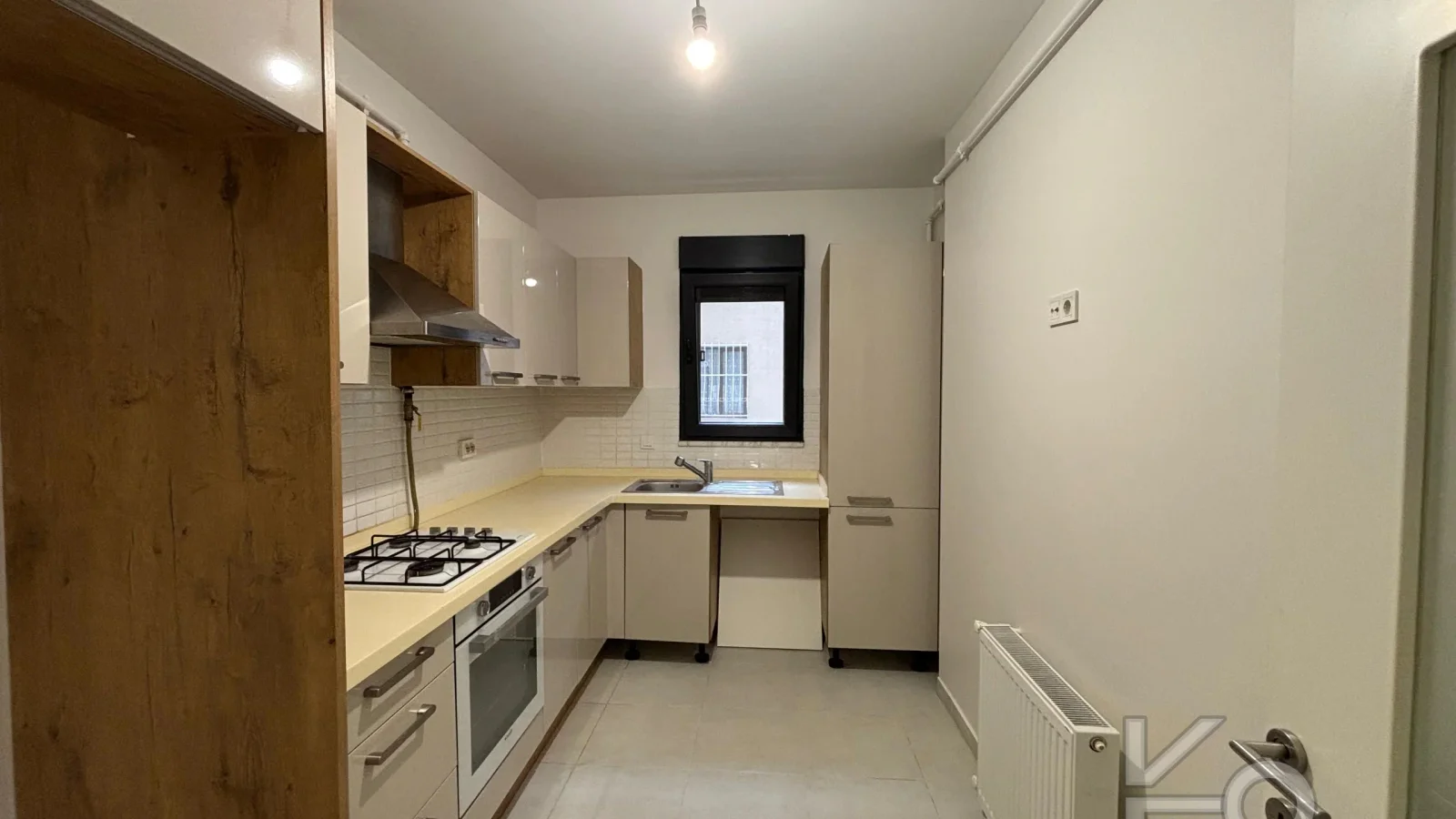 Laci̇vert Cadde Kozyataği 3+1 Balkonlu 92m² Net