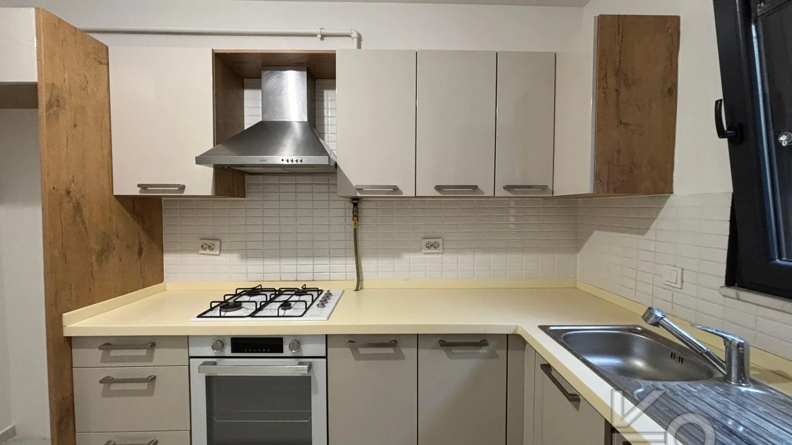 Laci̇vert Cadde Kozyataği 3+1 Balkonlu 92m² Net