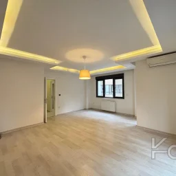 Laci̇vert Cadde Kozyataği 3+1 Balkonlu 92m² Net