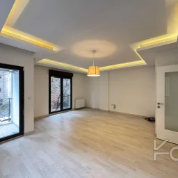 Laci̇vert Cadde Kozyataği 3+1 Balkonlu 92m² Net