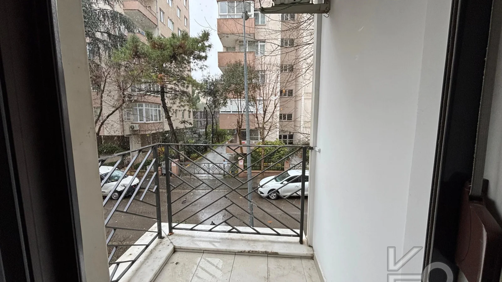 Laci̇vert Cadde Kozyataği 3+1 Balkonlu 92m² Net