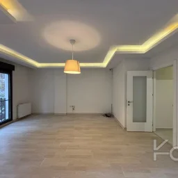 Laci̇vert Cadde Kozyataği 3+1 Balkonlu 92m² Net