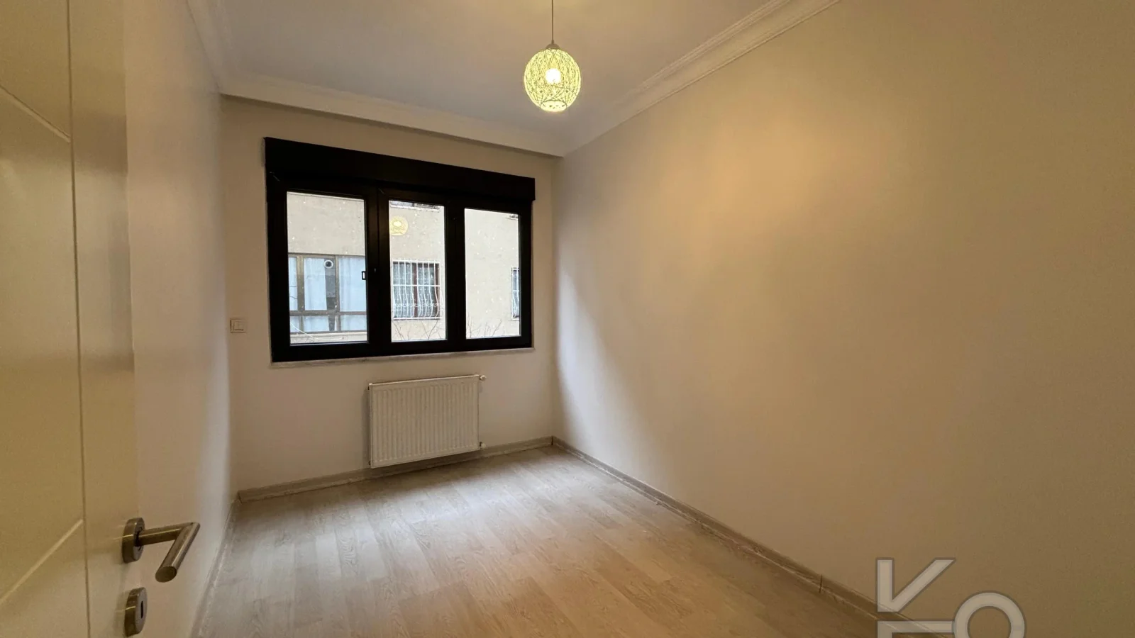 Laci̇vert Cadde Kozyataği 3+1 Balkonlu 92m² Net