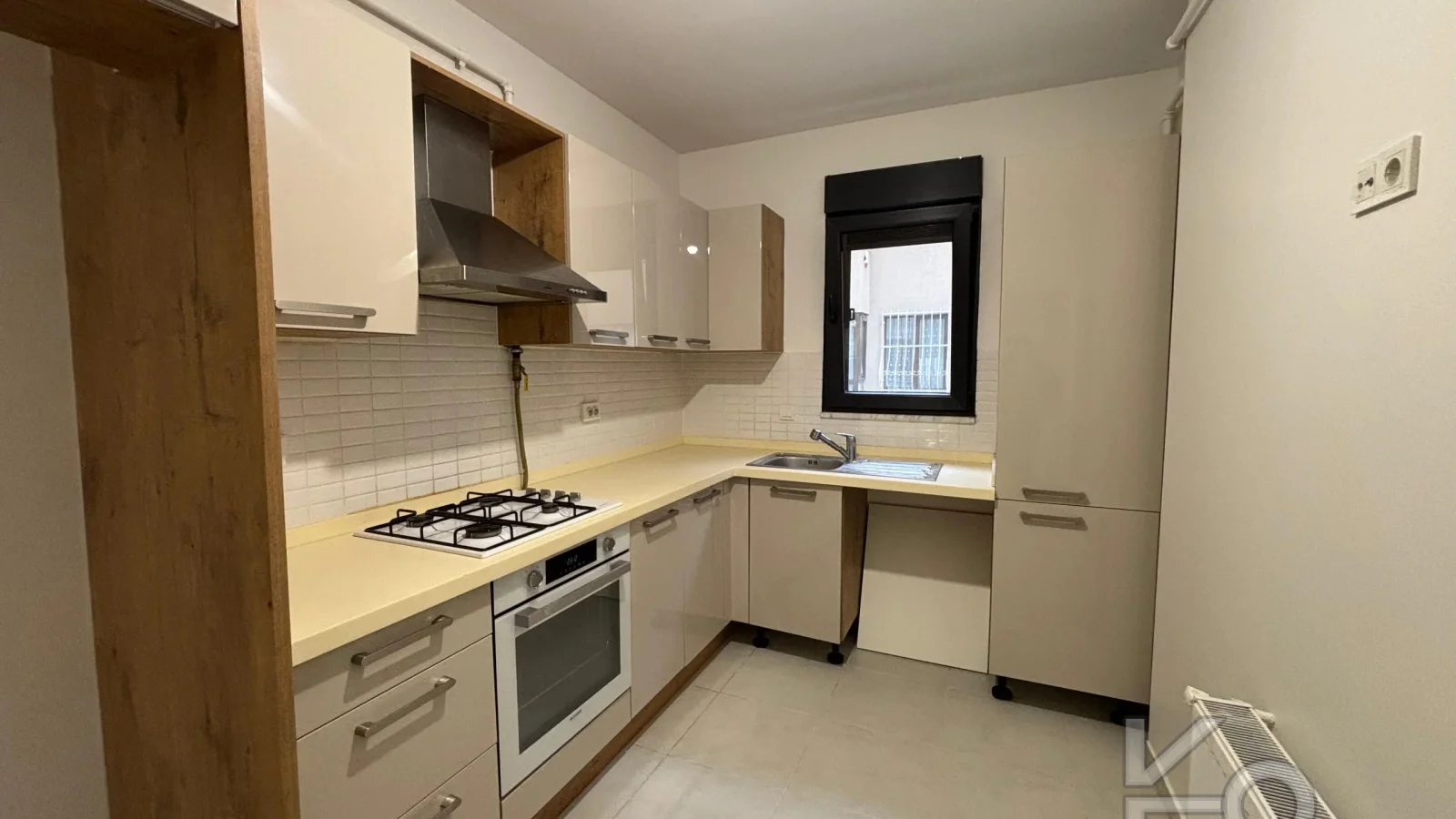 Laci̇vert Cadde Kozyataği 3+1 Balkonlu 92m² Net