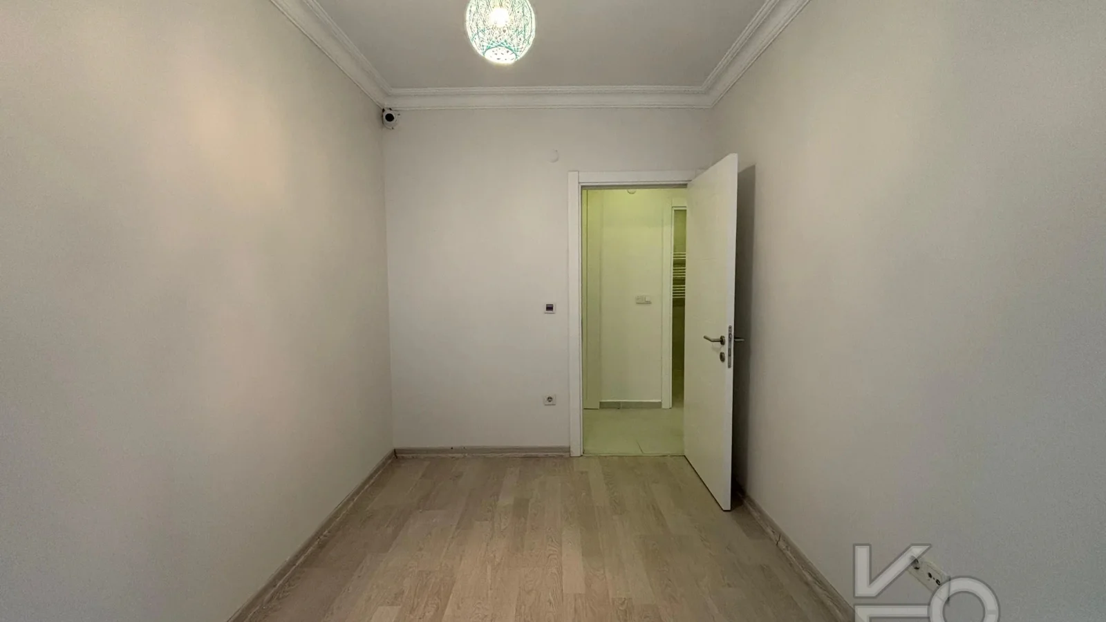 Laci̇vert Cadde Kozyataği 3+1 Balkonlu 92m² Net