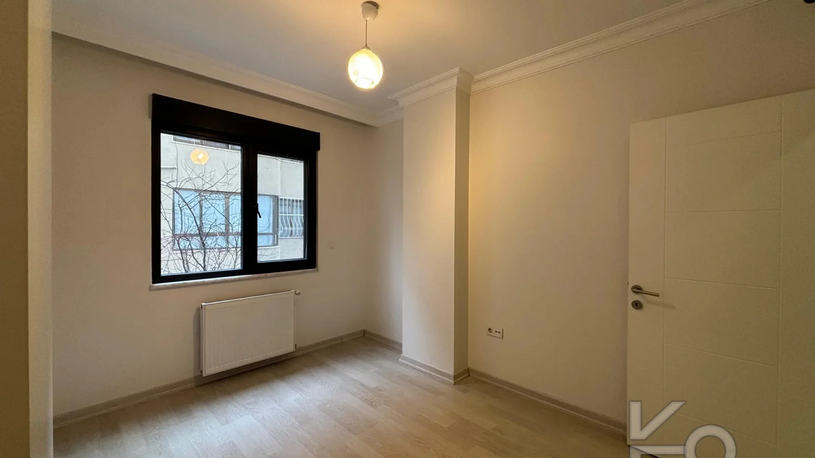 Laci̇vert Cadde Kozyataği 3+1 Balkonlu 92m² Net