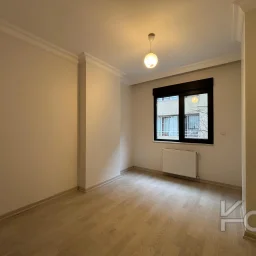 Laci̇vert Cadde Kozyataği 3+1 Balkonlu 92m² Net