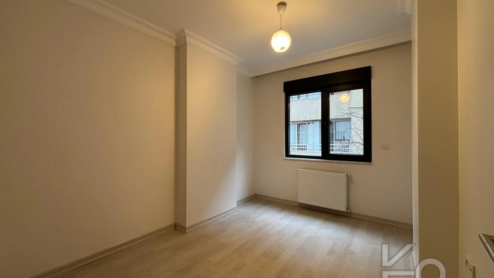 Laci̇vert Cadde Kozyataği 3+1 Balkonlu 92m² Net