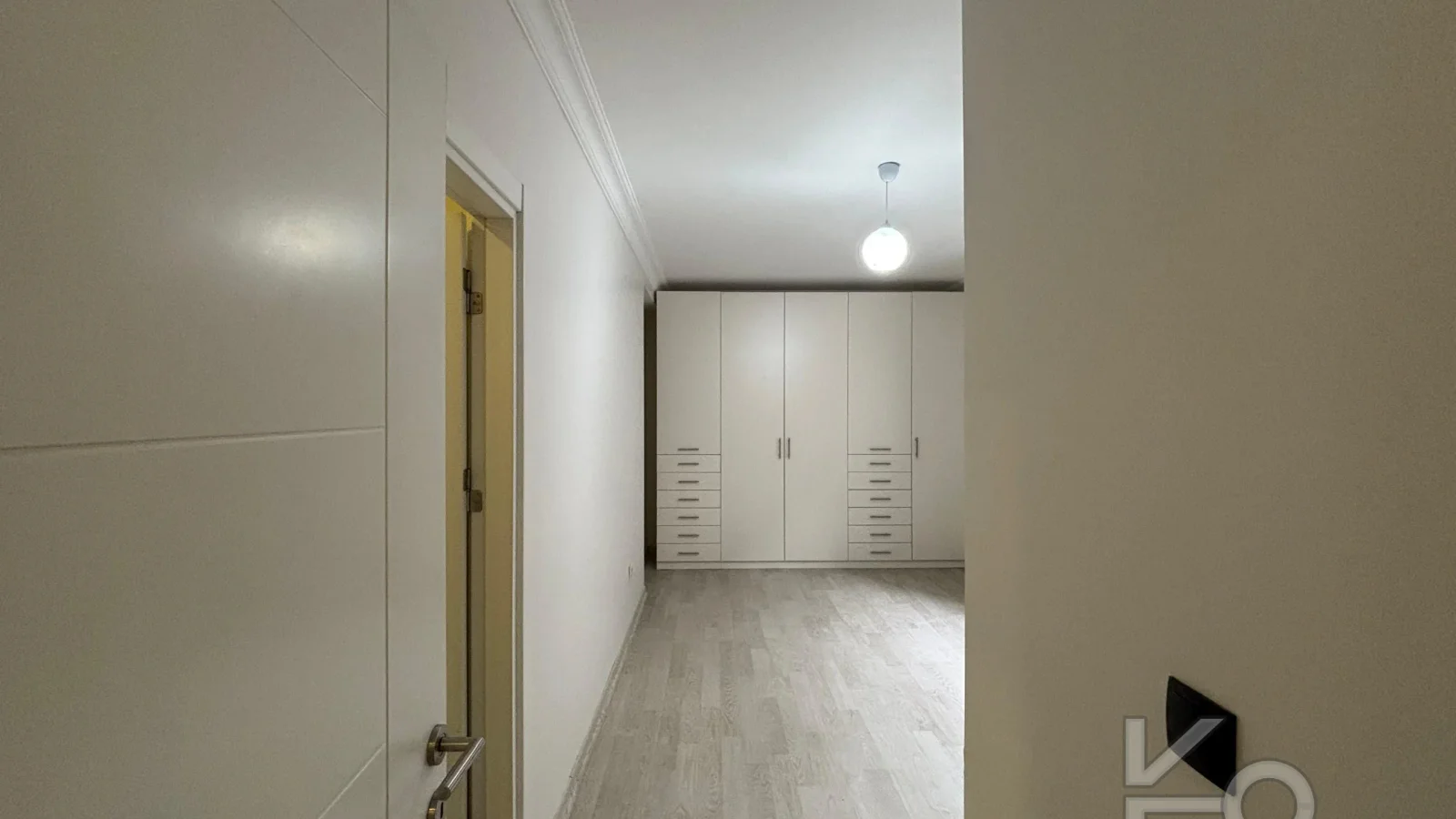 Laci̇vert Cadde Kozyataği 3+1 Balkonlu 92m² Net