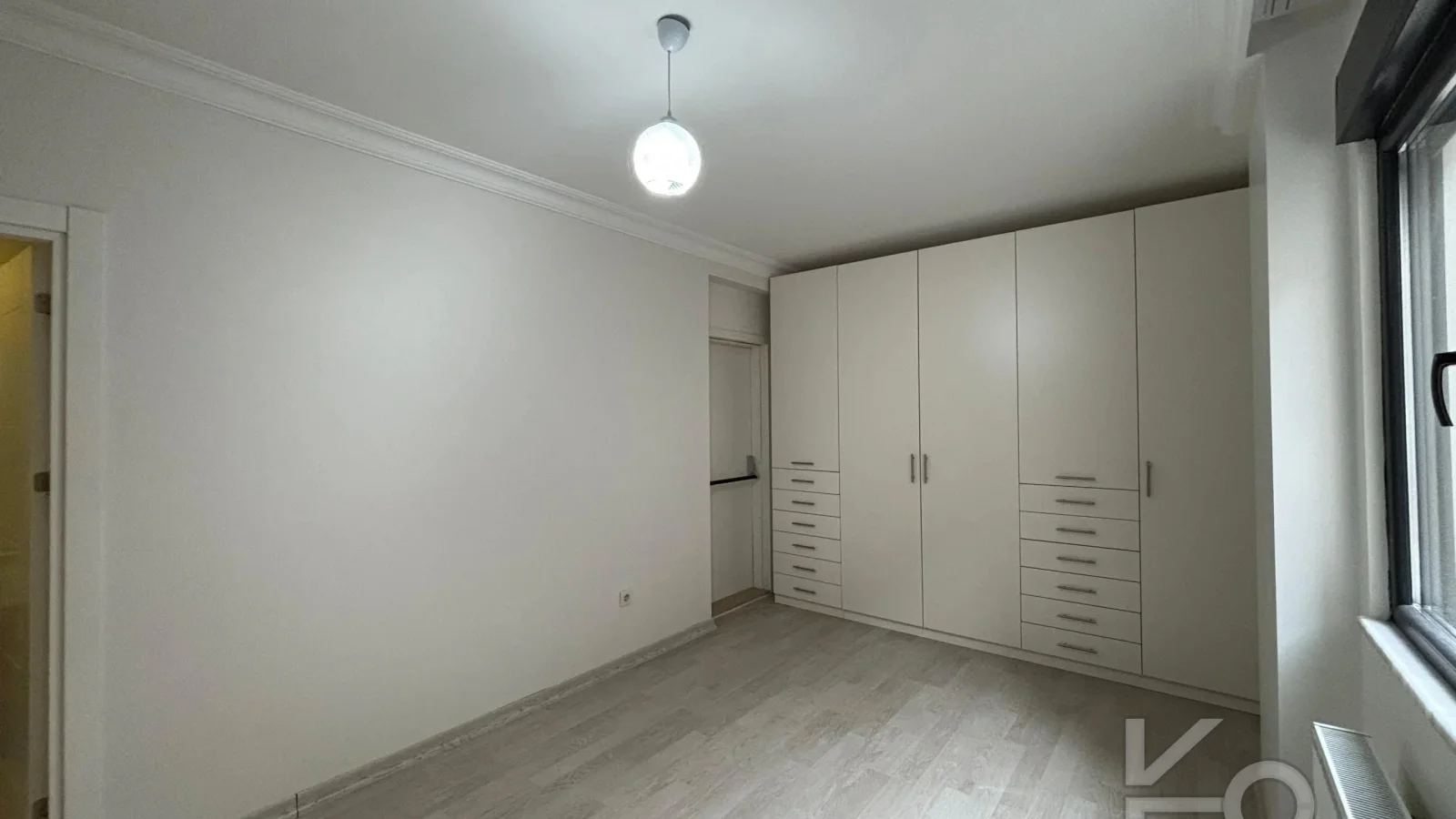 Laci̇vert Cadde Kozyataği 3+1 Balkonlu 92m² Net