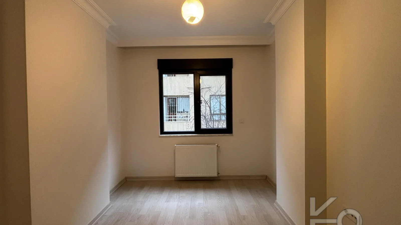 Laci̇vert Cadde Kozyataği 3+1 Balkonlu 92m² Net
