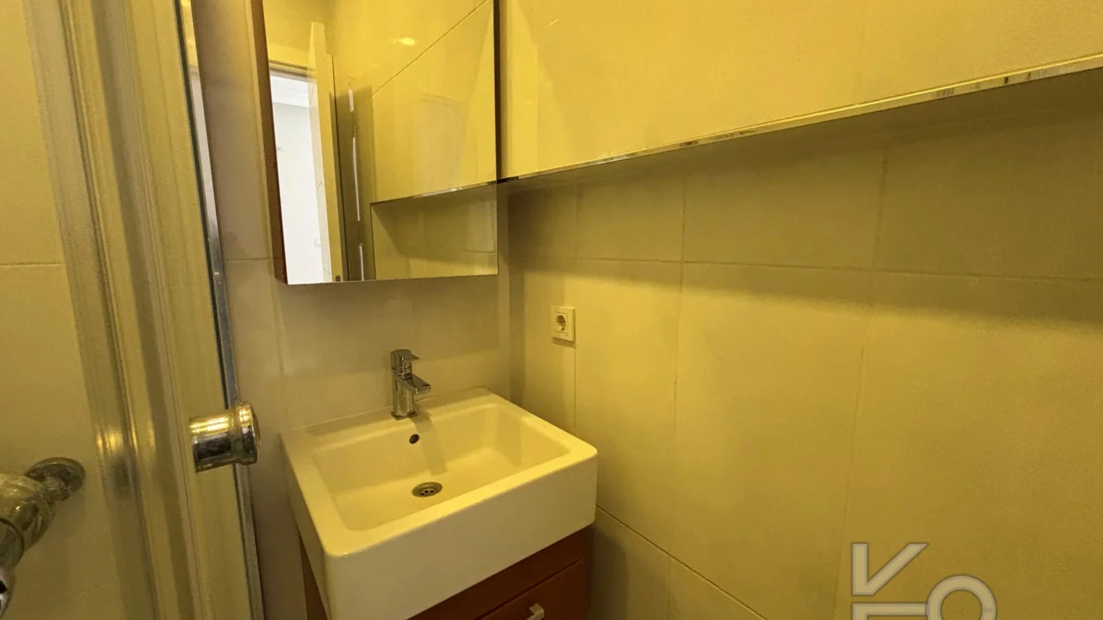 Laci̇vert Cadde Kozyataği 3+1 Balkonlu 92m² Net