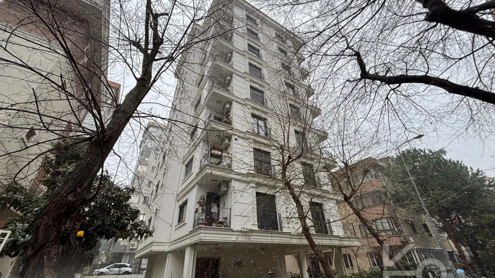 Laci̇vert Cadde Kozyataği 3+1 Balkonlu 92m² Net