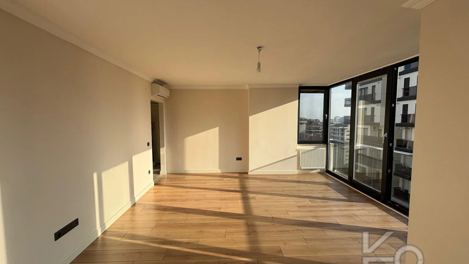 Laci̇vert Cadde Caddebostan 2+1 Kısmi Deni̇z Manzaralı 75 M² Ebeveyn Banyolu