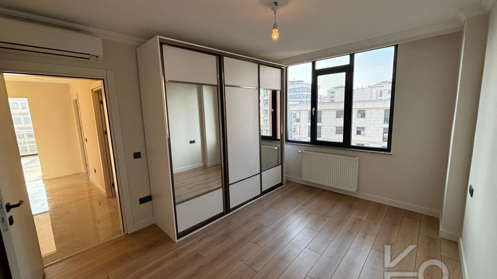 Laci̇vert Cadde Caddebostan 2+1 Kısmi Deni̇z Manzaralı 75 M² Ebeveyn Banyolu