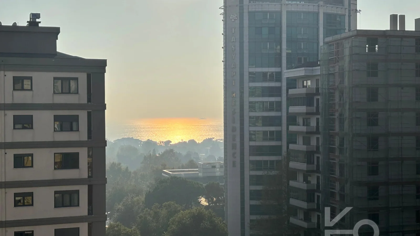 Laci̇vert Cadde Caddebostan 2+1 Kısmi Deni̇z Manzaralı 75 M² Ebeveyn Banyolu