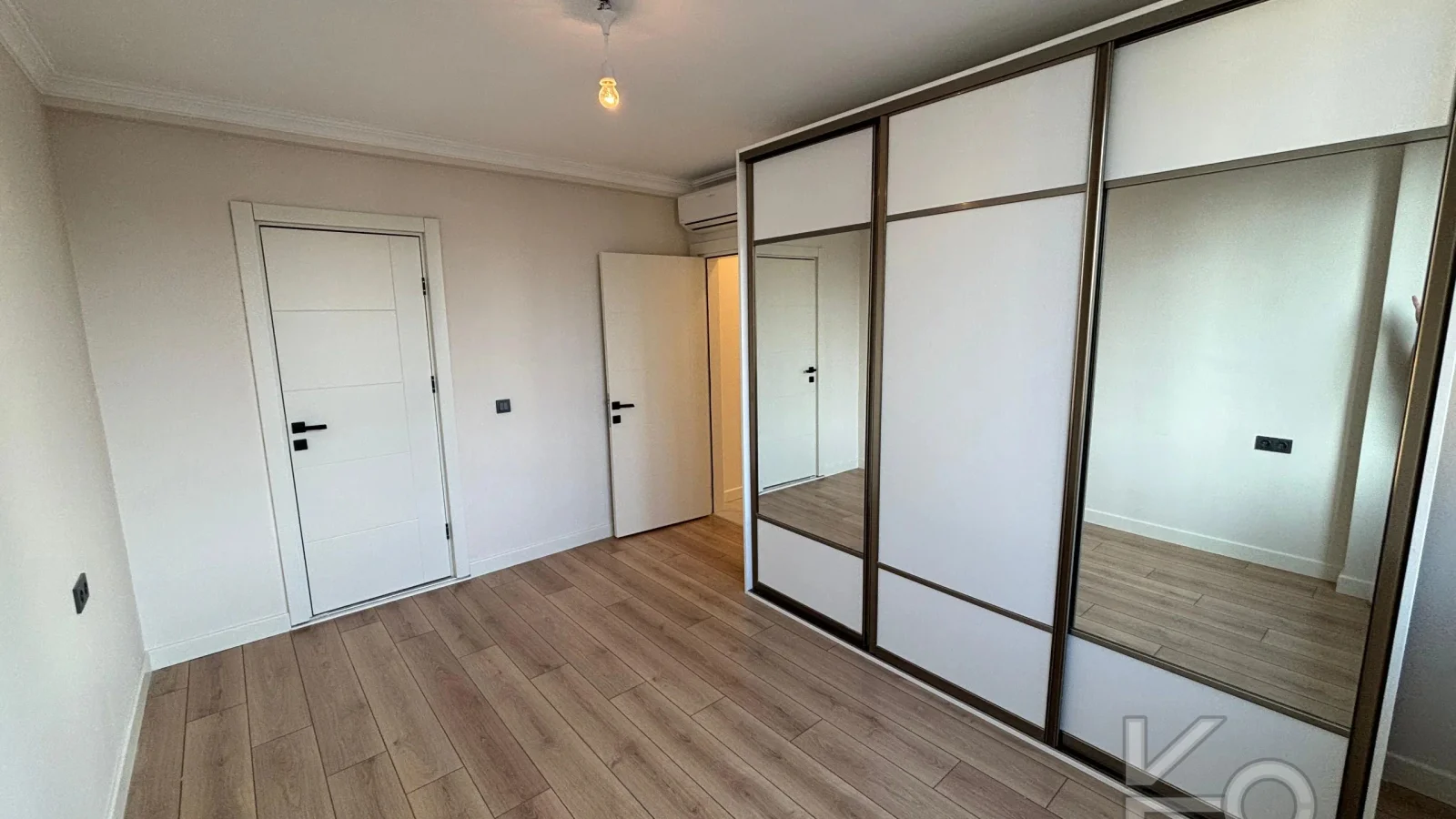 Laci̇vert Cadde Caddebostan 2+1 Kısmi Deni̇z Manzaralı 75 M² Ebeveyn Banyolu