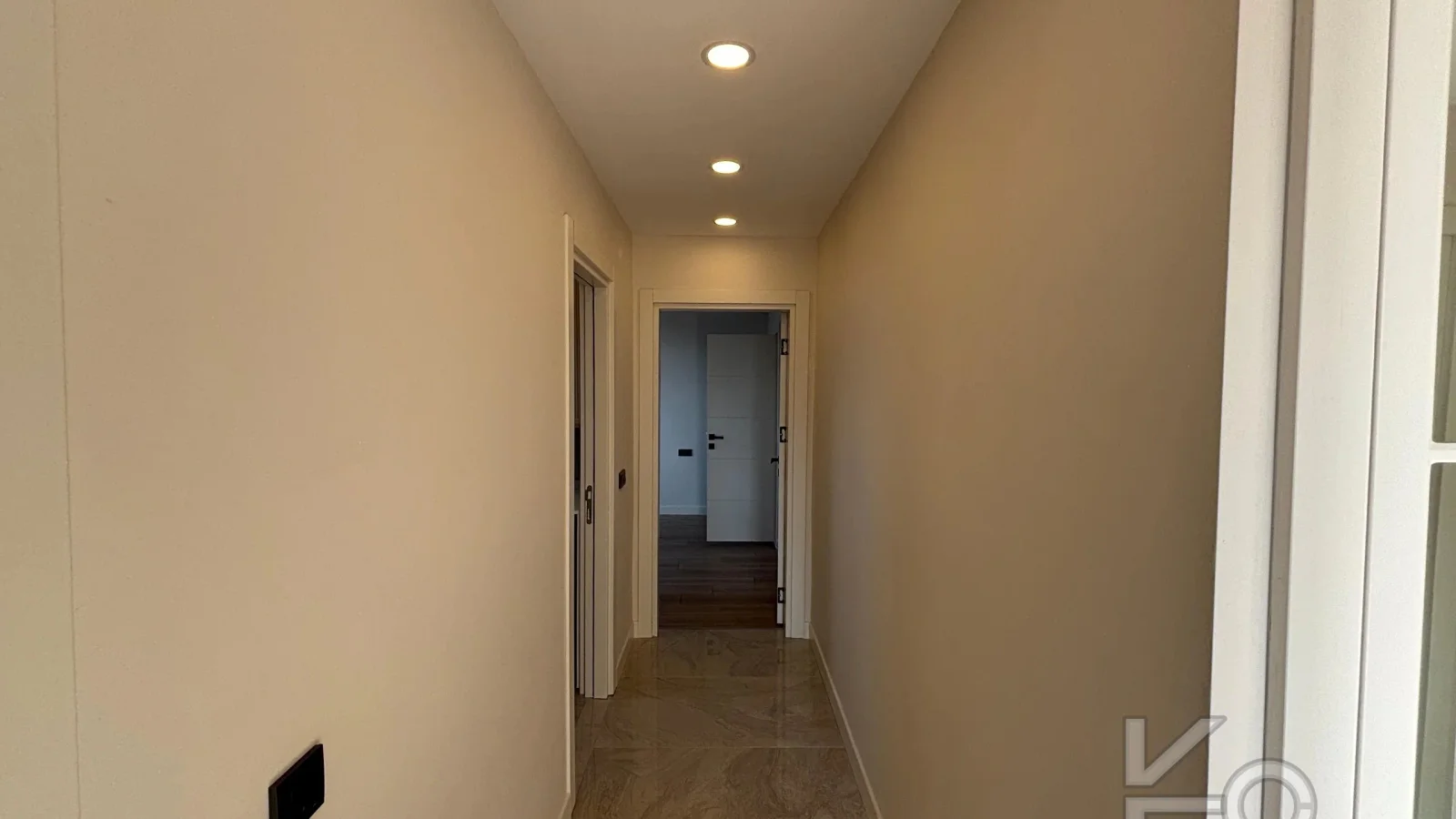 Laci̇vert Cadde Caddebostan 2+1 Kısmi Deni̇z Manzaralı 75 M² Ebeveyn Banyolu