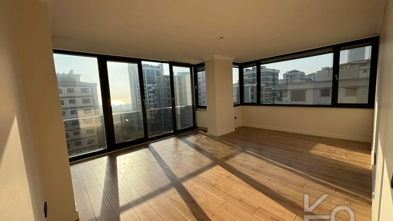 Laci̇vert Cadde Caddebostan 2+1 Kısmi Deni̇z Manzaralı 75 M² Ebeveyn Banyolu