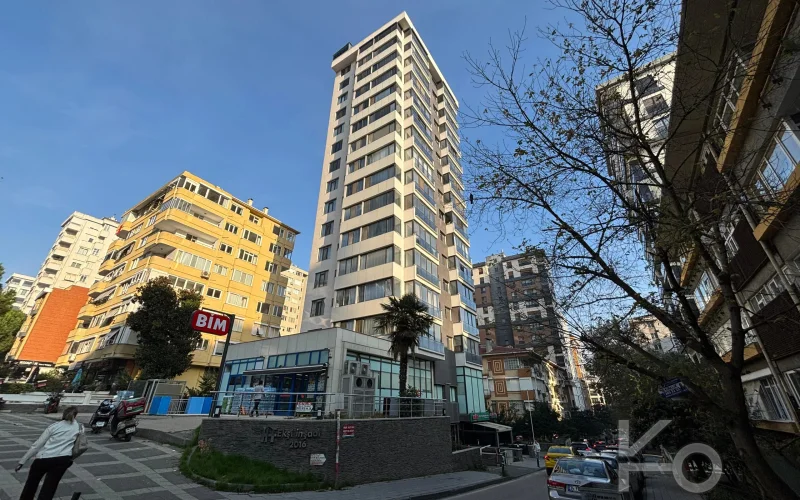 Laci̇vert Cadde Caddebostan 2+1 Kısmi Deni̇z Manzaralı 75 M² Ebeveyn Banyolu