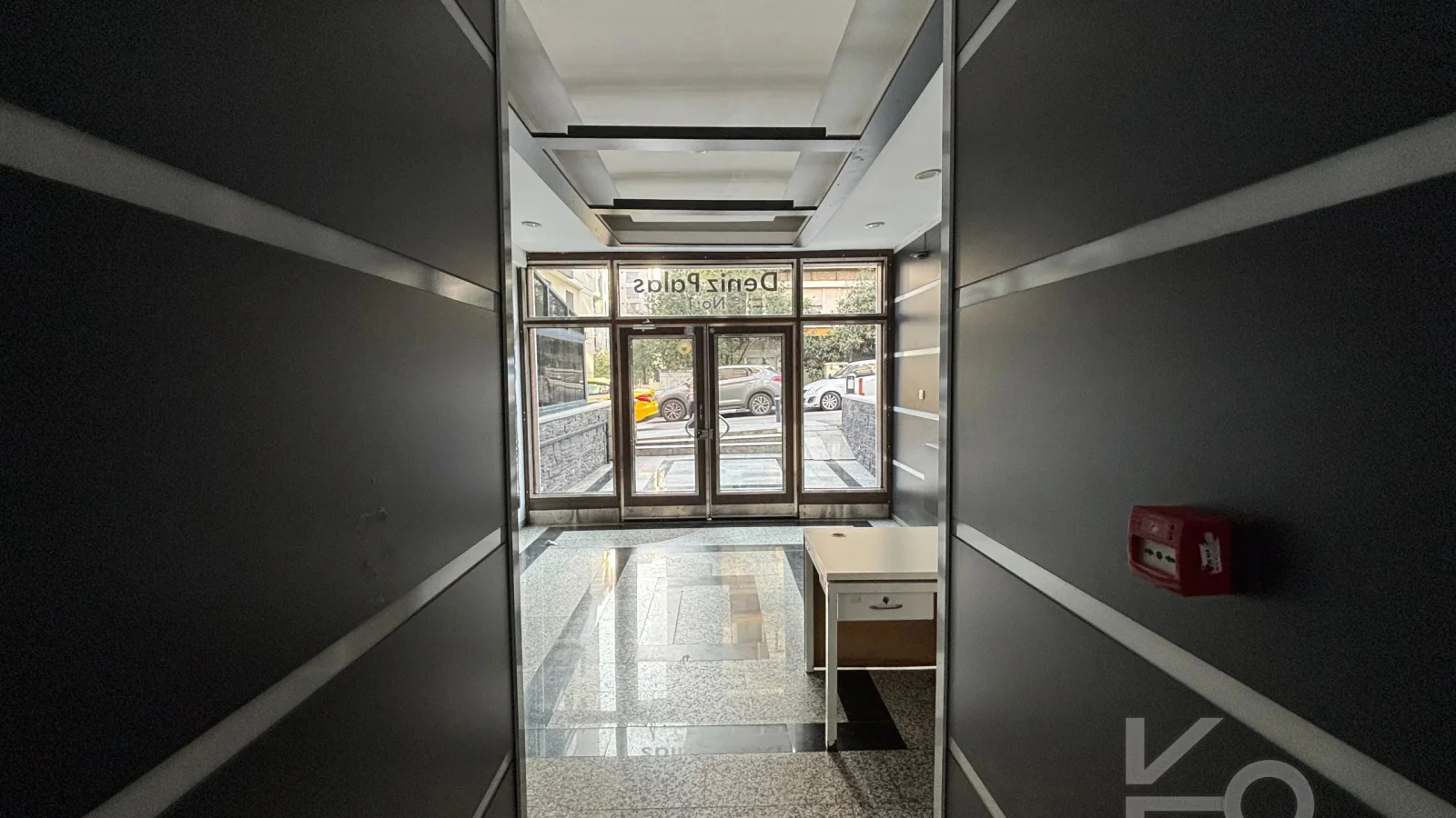 Laci̇vert Cadde Caddebostan 2+1 Kısmi Deni̇z Manzaralı 75 M² Ebeveyn Banyolu