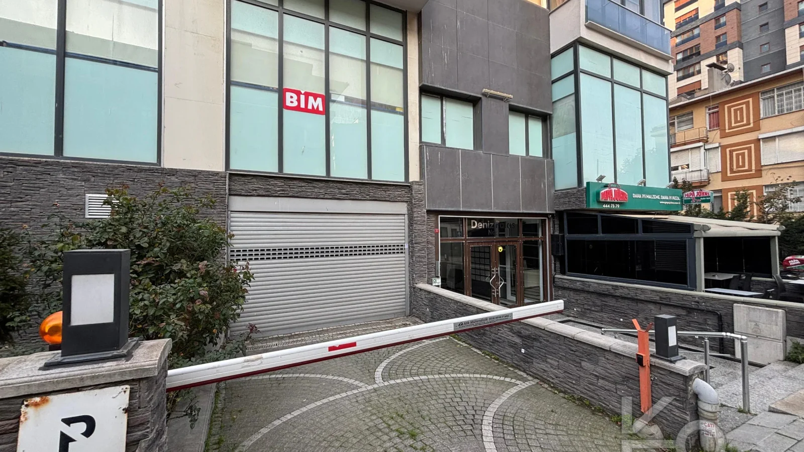 Laci̇vert Cadde Caddebostan 2+1 Kısmi Deni̇z Manzaralı 75 M² Ebeveyn Banyolu