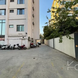 Laci̇vert Cadde Caddebostan 2+1 Kısmi Deni̇z Manzaralı 75 M² Ebeveyn Banyolu
