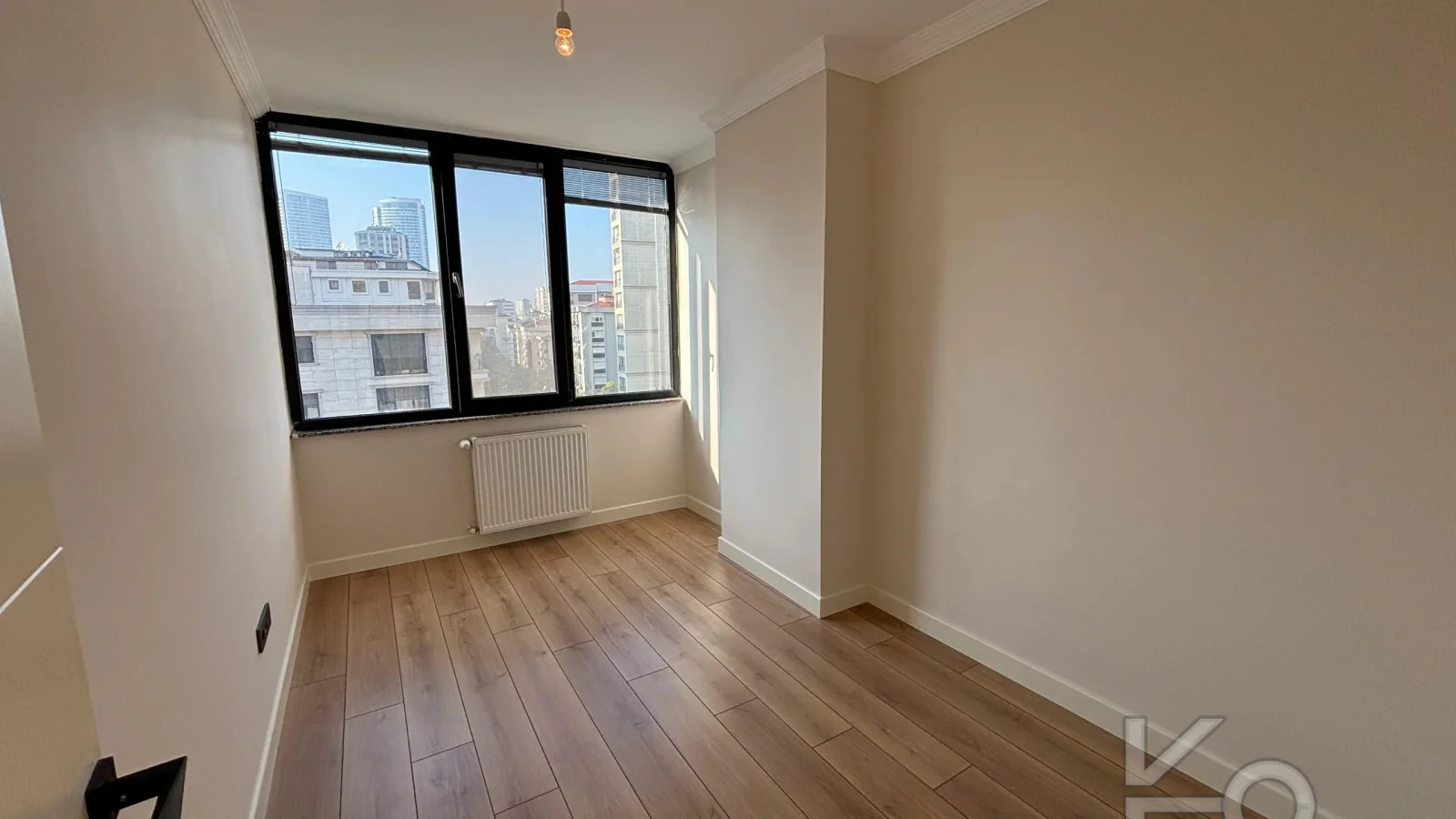 Laci̇vert Cadde Caddebostan 2+1 Kısmi Deni̇z Manzaralı 75 M² Ebeveyn Banyolu