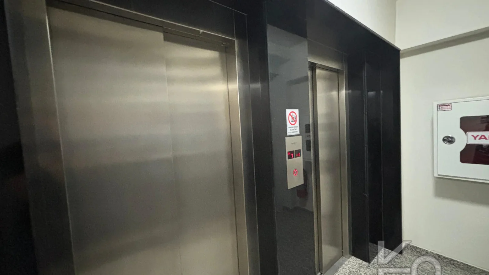 Laci̇vert Cadde Caddebostan 2+1 Kısmi Deni̇z Manzaralı 75 M² Ebeveyn Banyolu