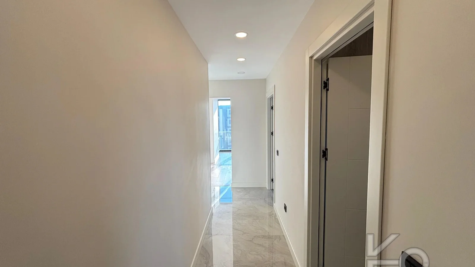 Laci̇vert Cadde Caddebostan 2+1 Kısmi Deni̇z Manzaralı 75 M² Ebeveyn Banyolu