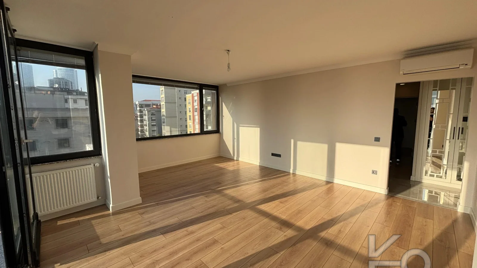 Laci̇vert Cadde Caddebostan 2+1 Kısmi Deni̇z Manzaralı 75 M² Ebeveyn Banyolu