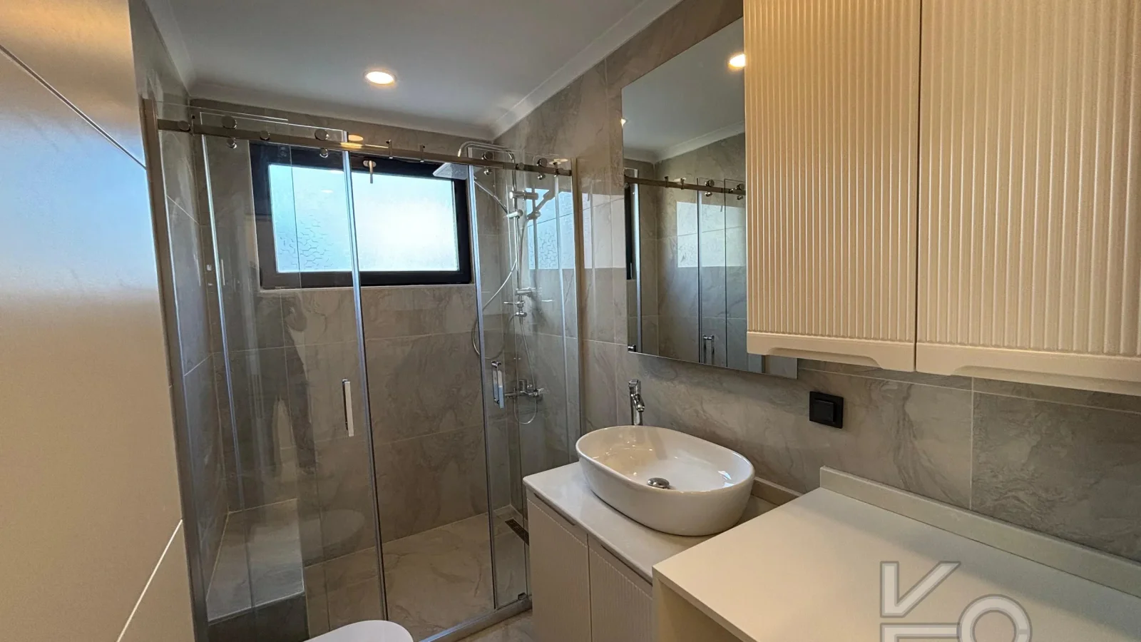 Laci̇vert Cadde Caddebostan 2+1 Kısmi Deni̇z Manzaralı 75 M² Ebeveyn Banyolu
