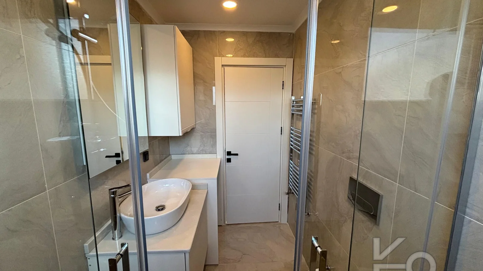 Laci̇vert Cadde Caddebostan 2+1 Kısmi Deni̇z Manzaralı 75 M² Ebeveyn Banyolu
