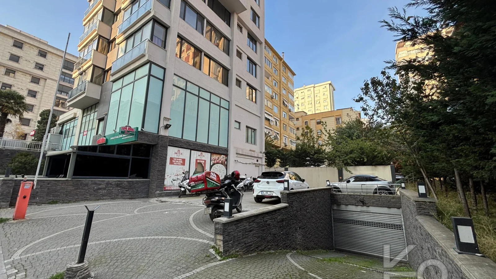 Laci̇vert Cadde Caddebostan 2+1 Kısmi Deni̇z Manzaralı 75 M² Ebeveyn Banyolu