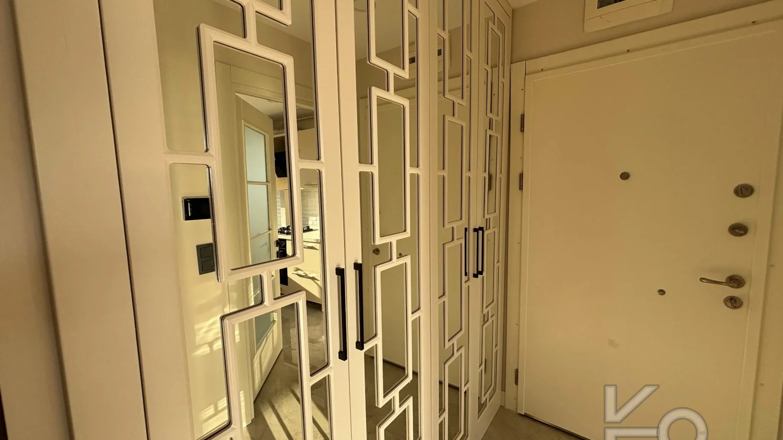 Laci̇vert Cadde Caddebostan 2+1 Kısmi Deni̇z Manzaralı 75 M² Ebeveyn Banyolu