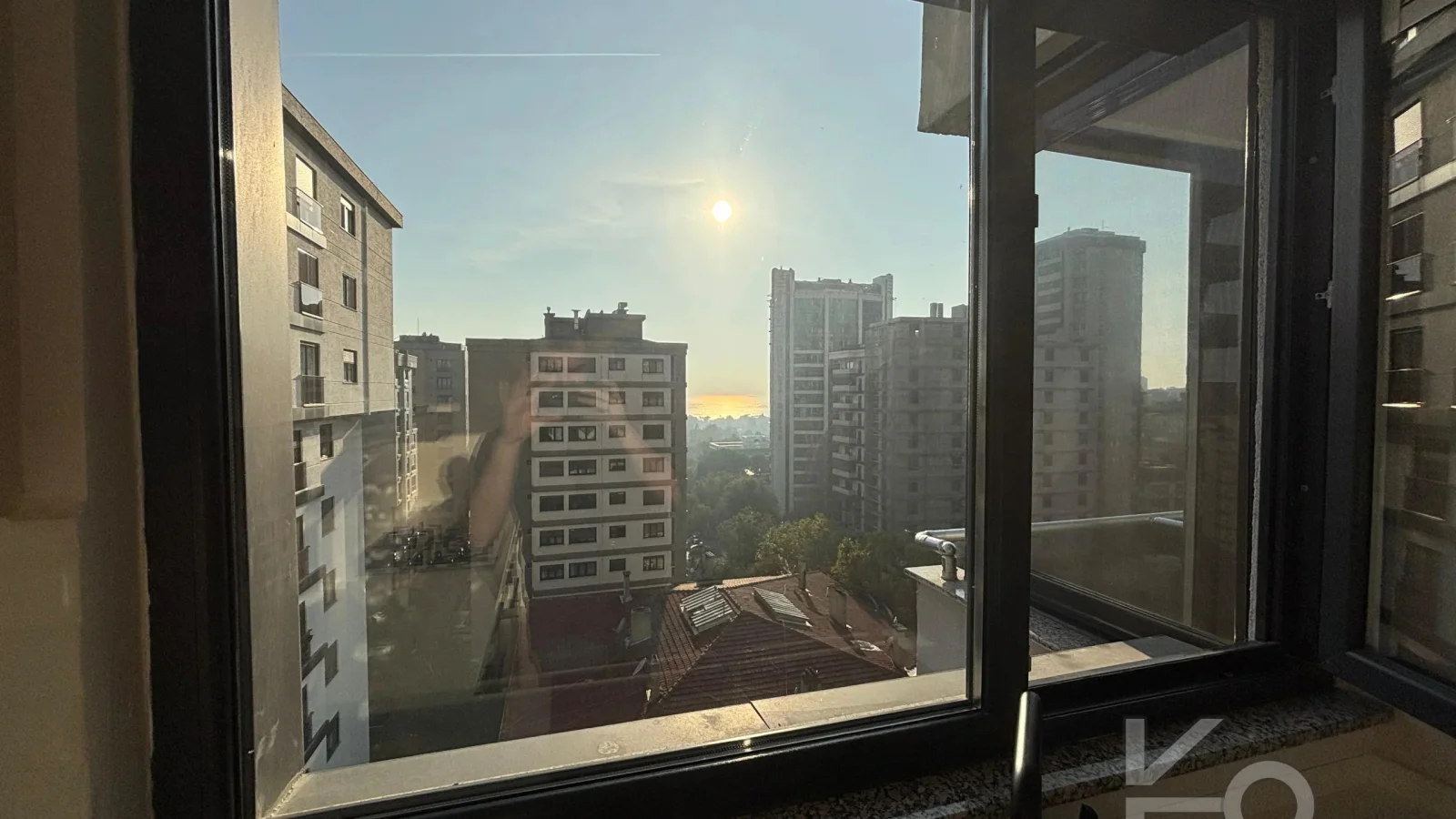Laci̇vert Cadde Caddebostan 2+1 Kısmi Deni̇z Manzaralı 75 M² Ebeveyn Banyolu