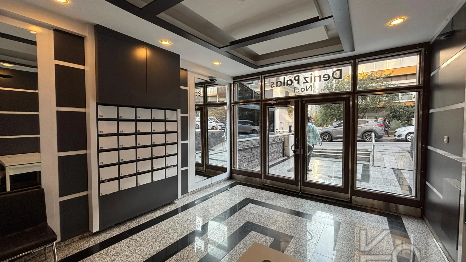 Laci̇vert Cadde Caddebostan 2+1 Kısmi Deni̇z Manzaralı 75 M² Ebeveyn Banyolu
