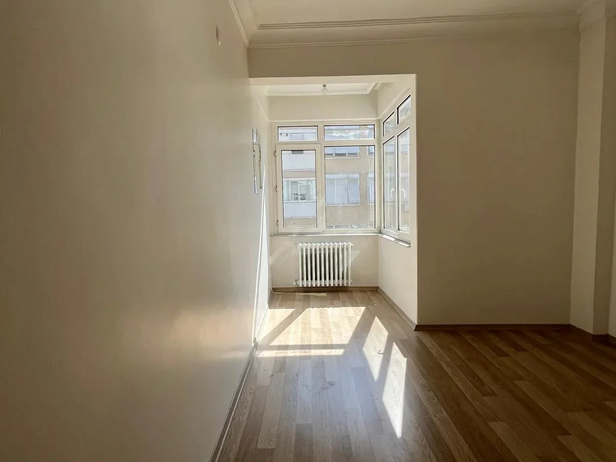 Laci̇vert Cadde Moda'da Yatirim Firsati Dai̇re 75m²net 2+1
