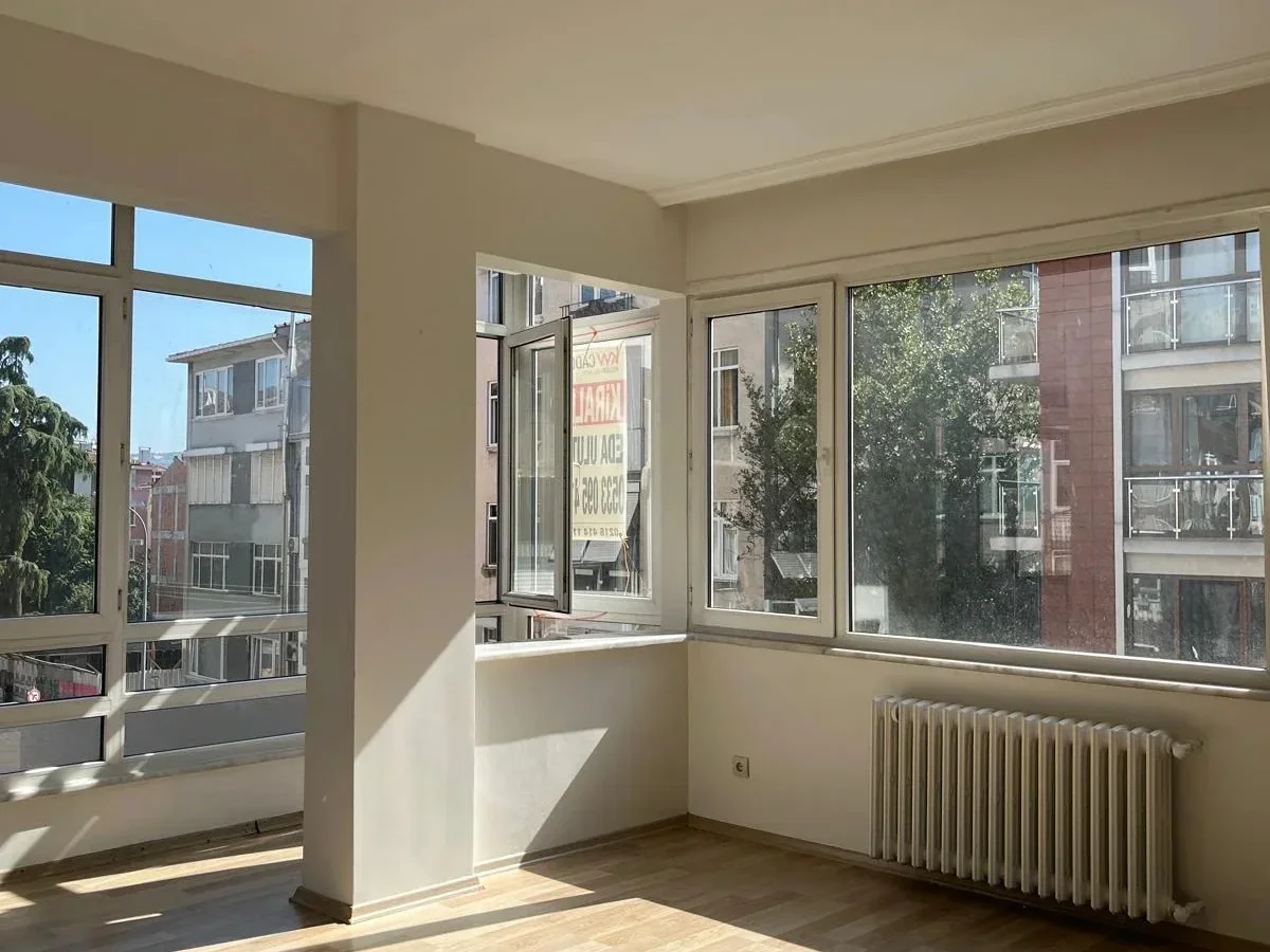 Laci̇vert Cadde Moda'da Yatirim Firsati Dai̇re 75m²net 2+1