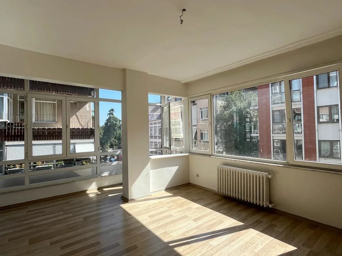 Laci̇vert Cadde Moda'da Yatirim Firsati Dai̇re 75m²net 2+1