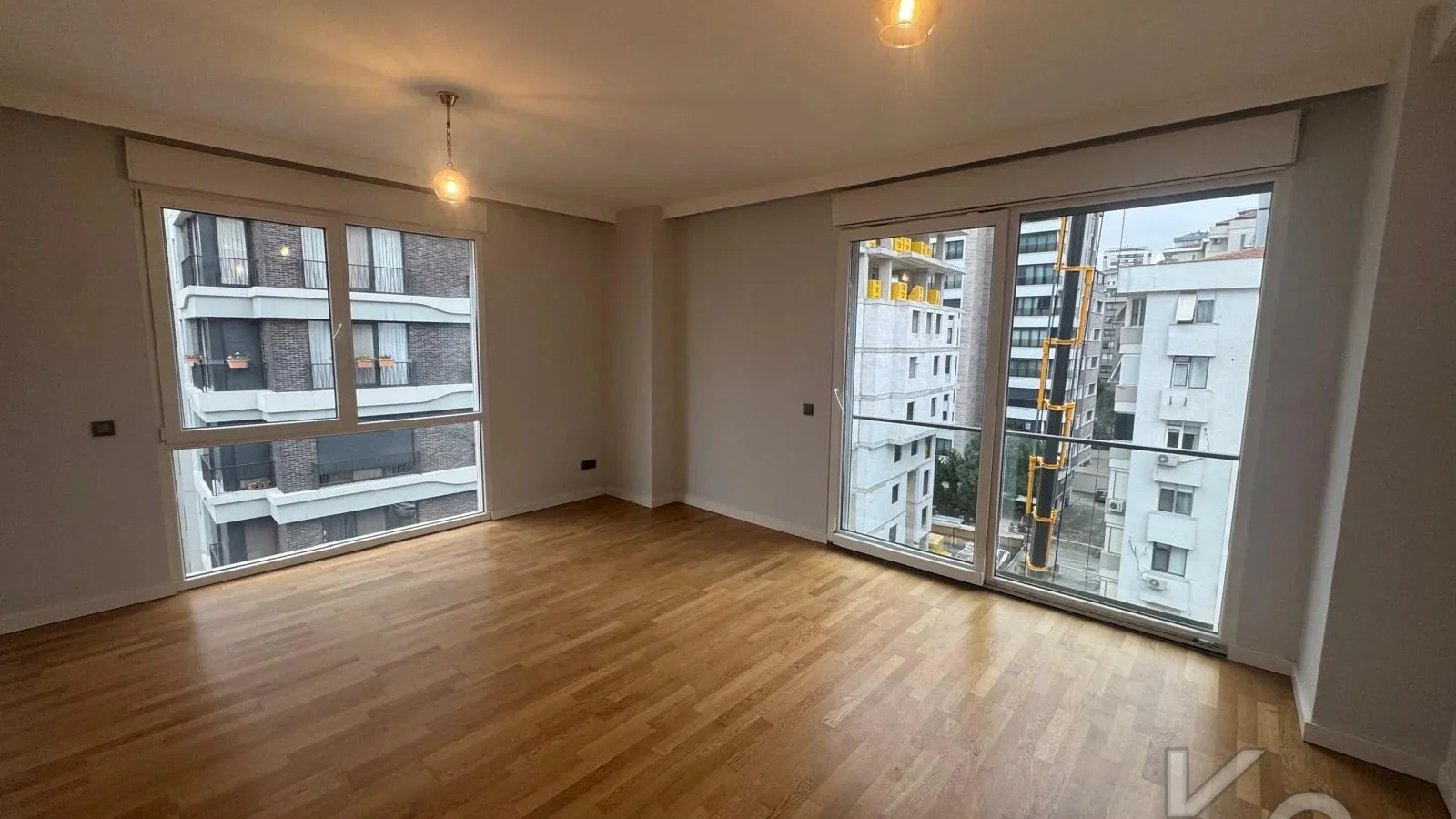 Laci̇vertcadde Göztepe Bağdat Cad.yakini 75m2 Net 2+1