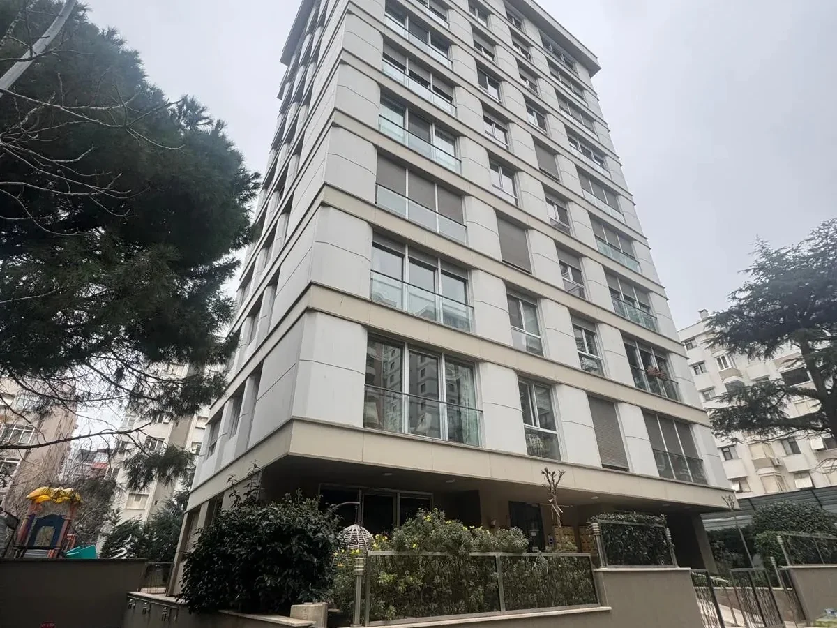 Laci̇vertcadde Göztepe Bağdat Cad.yakini 75m2 Net 2+1