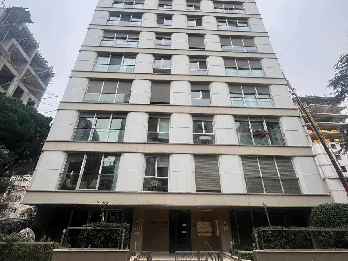 Laci̇vertcadde Göztepe Bağdat Cad.yakini 75m2 Net 2+1